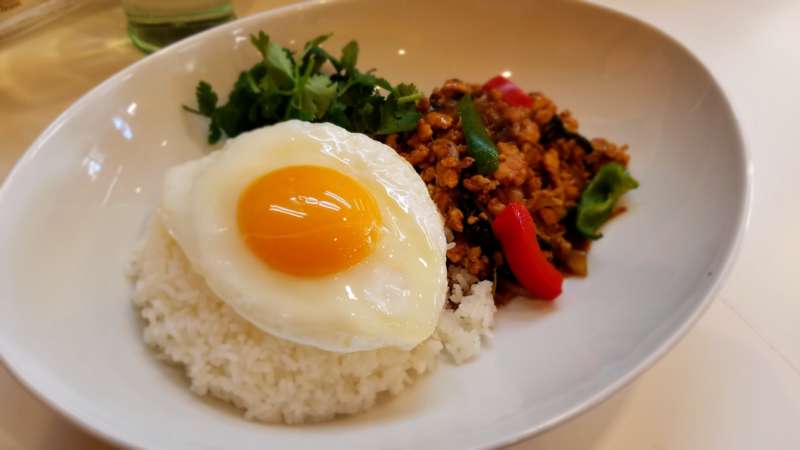 店舗のメニュー、ガパオライス