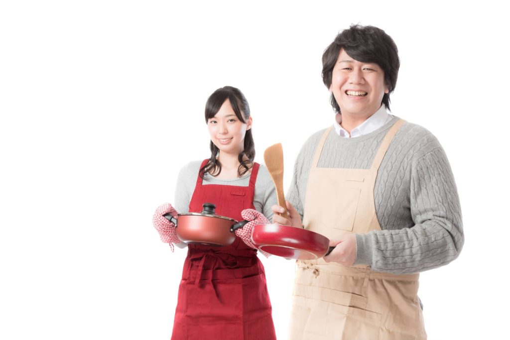 飲食店開業を行う夫婦