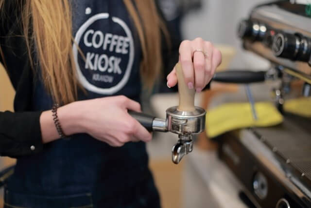 女性のカフェオーナー